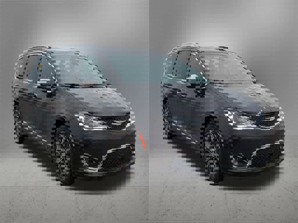 Used 2017 Chrysler Pacifica Limited image 8