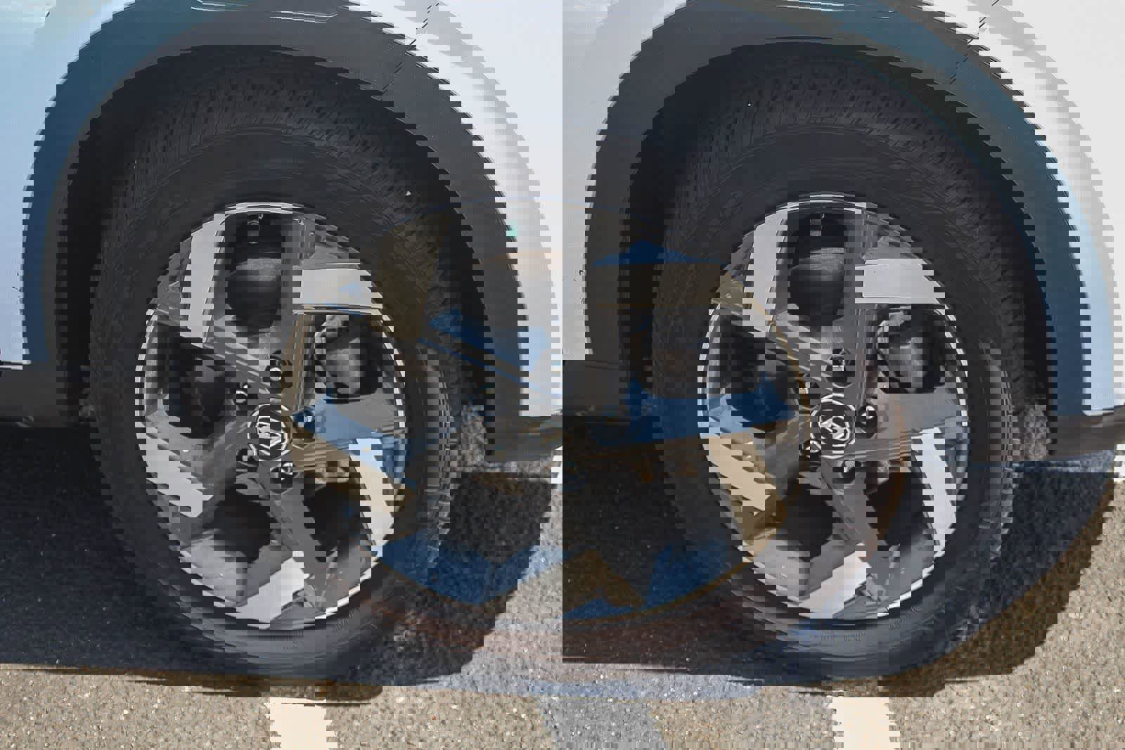 Used 2020 Hyundai Venue SEL w/ Convenience + Premium Package image 12