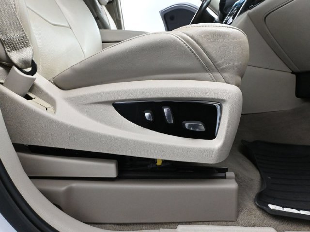 Used 2017 Cadillac Escalade ESV 4WD image 46