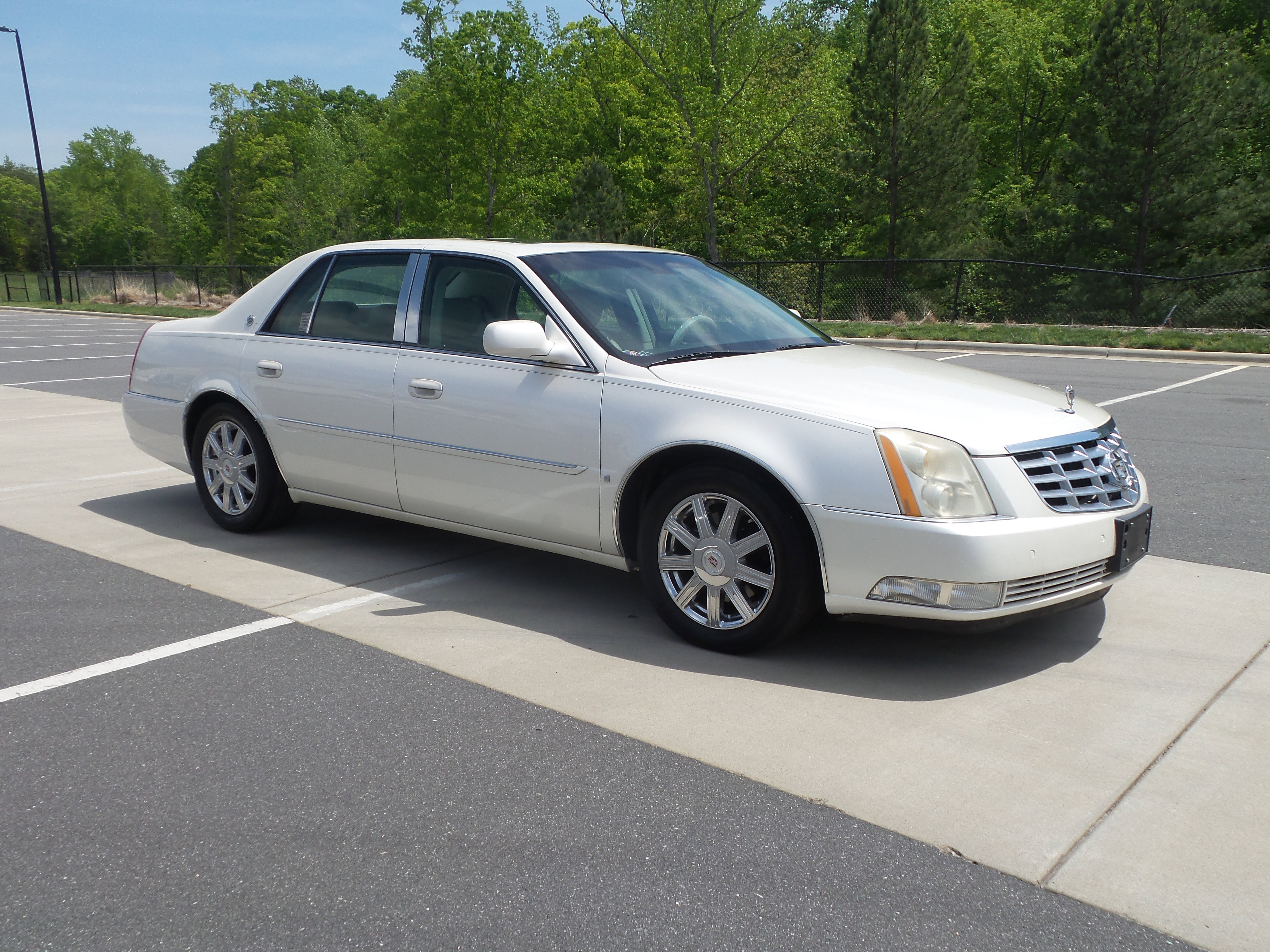 Used 2008 Cadillac DTS FWD image 34