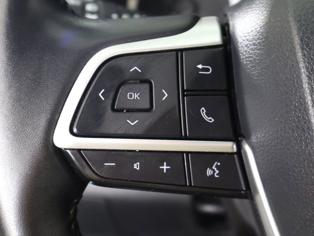 Used 2024 Toyota Highlander LE AWD/4WD image 42