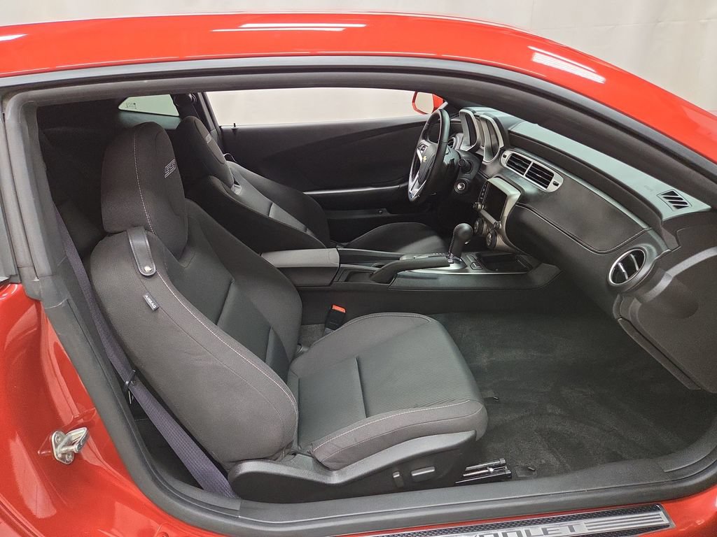 Used 2015 Chevrolet Camaro SS RWD image 11