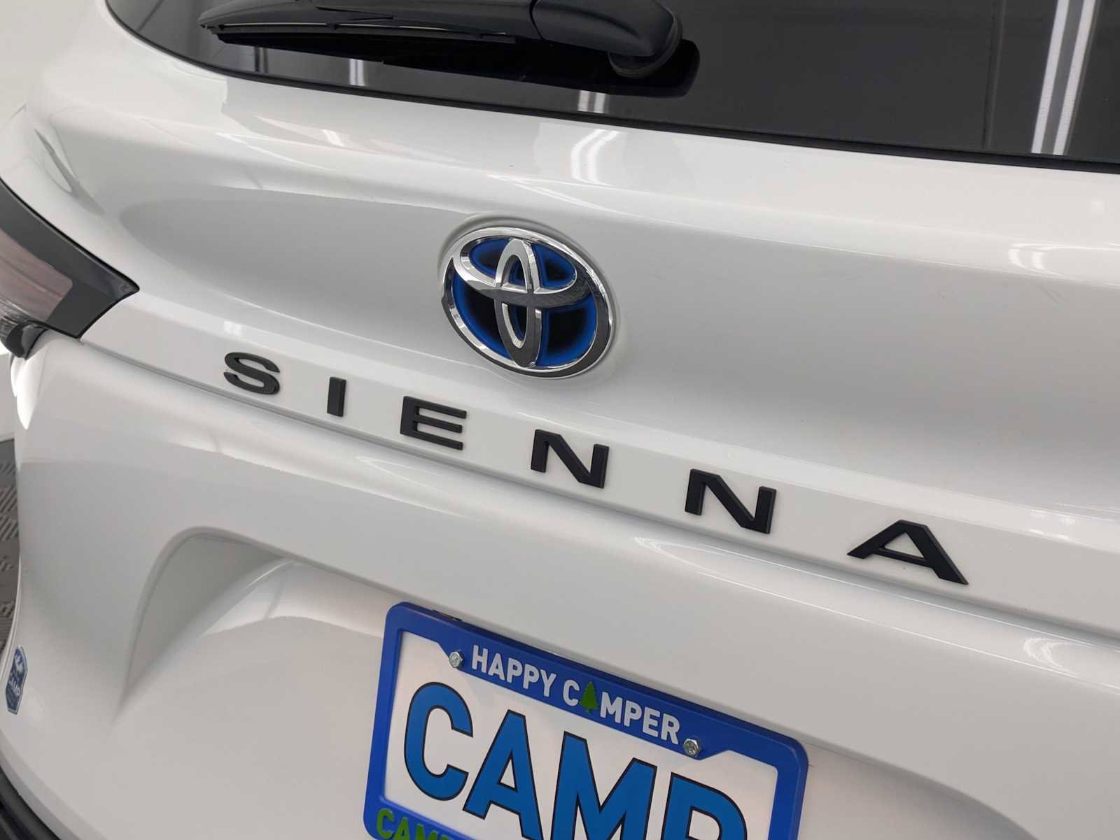 Used 2024 Toyota Sienna LE w/ LE Plus Package FWD image 11