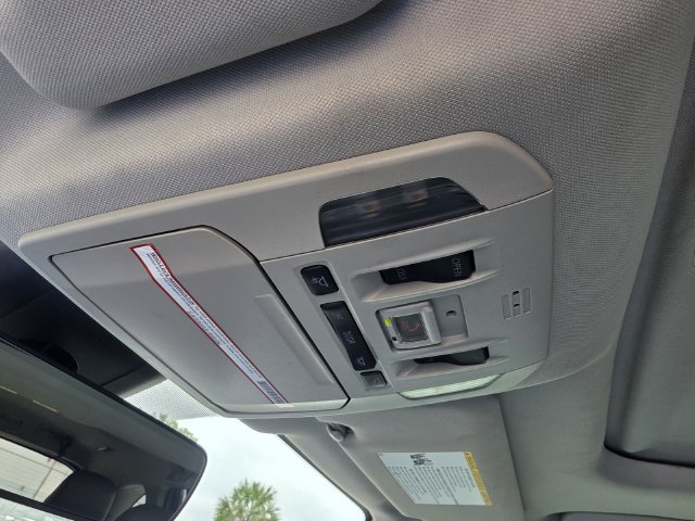 Used 2021 Toyota Highlander XLE FWD image 30