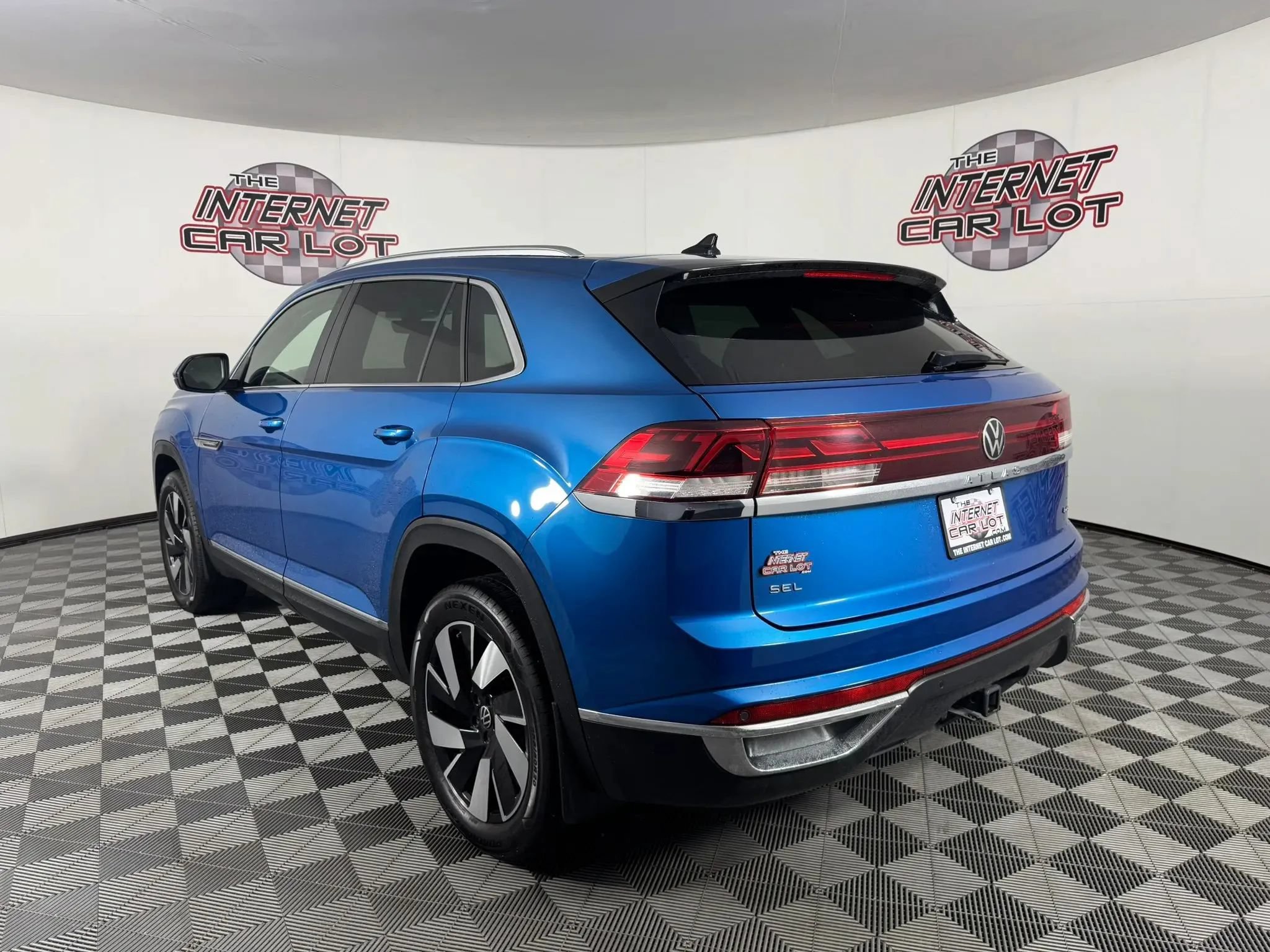 Used 2024 Volkswagen Atlas Cross Sport SEL AWD/4WD image 5