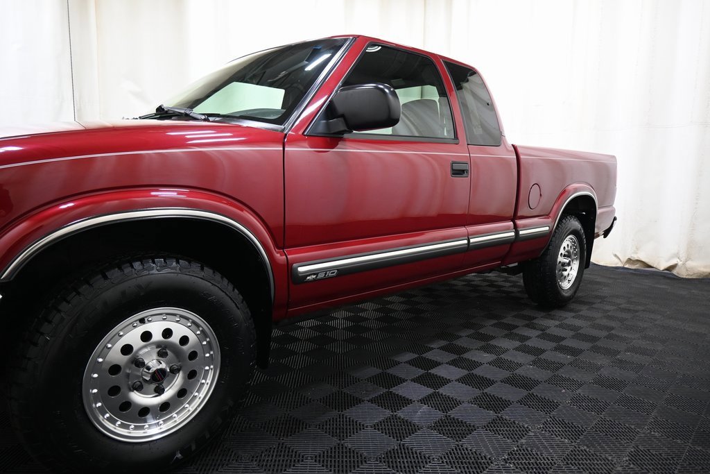 Used 2000 Chevrolet S10 Pickup LS w/ Preferred Equipment Group image 12