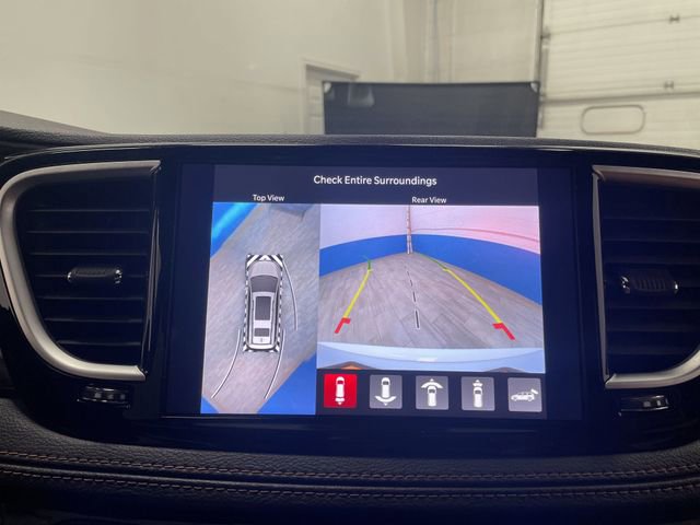 Used 2024 Chrysler Pacifica Pinnacle image 11