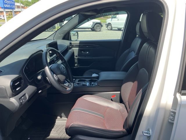 Used 2025 Honda Pilot Black Edition image 11
