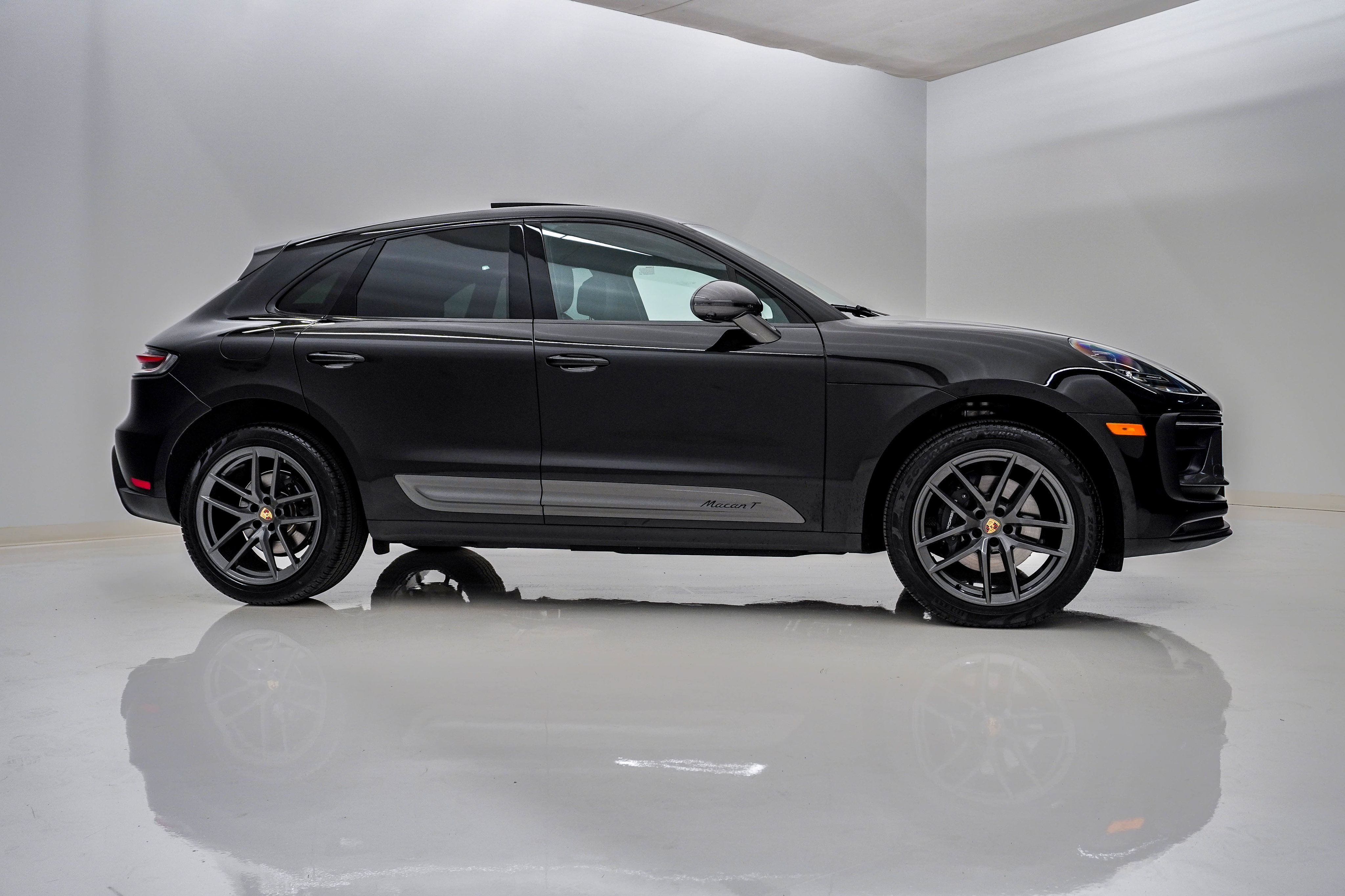 Certified 2026 Porsche Macan Turbo AWD/4WD image 12