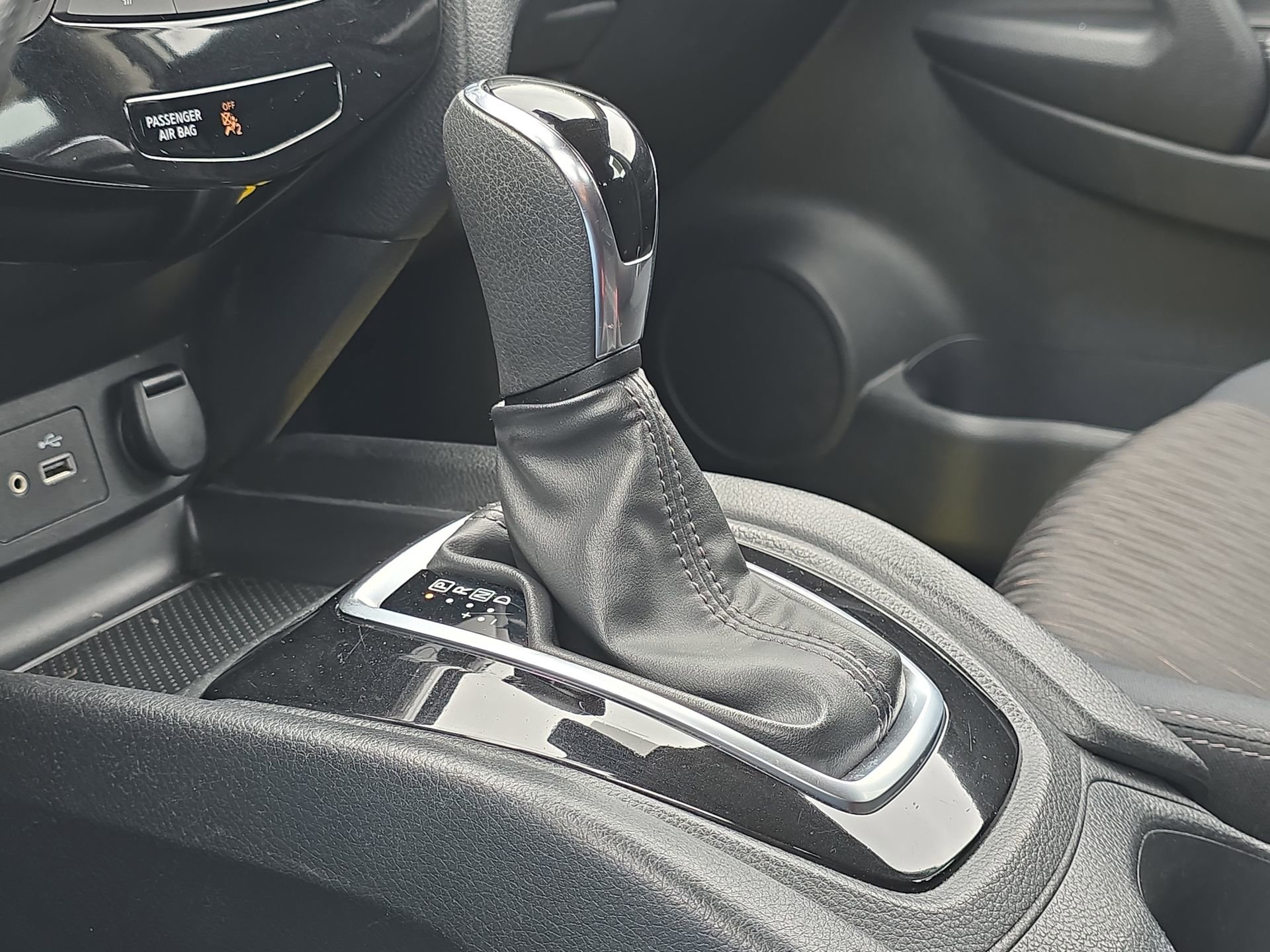 Used 2019 Nissan Rogue S FWD image 17