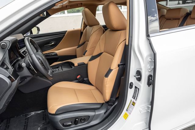 Used 2025 Lexus ES 350 w/ Accessory Package (Z2) FWD image 11