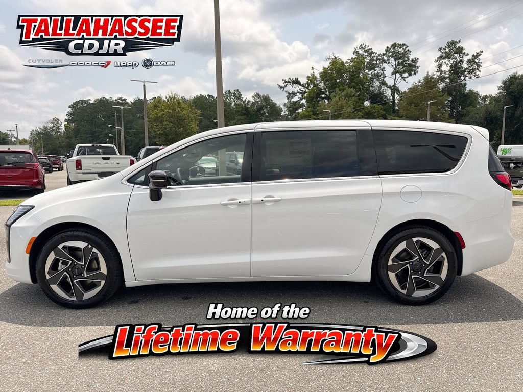 New 2027 Chrysler Pacifica Limited FWD image 8