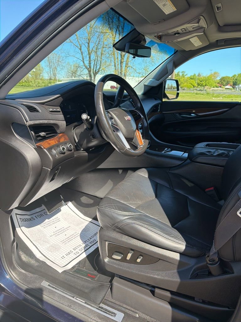 Used 2017 Cadillac Escalade ESV Premium Luxury AWD/4WD image 7