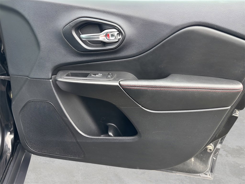 Used 2019 Jeep Cherokee Trailhawk w/ Comfort/Convenience Group image 9