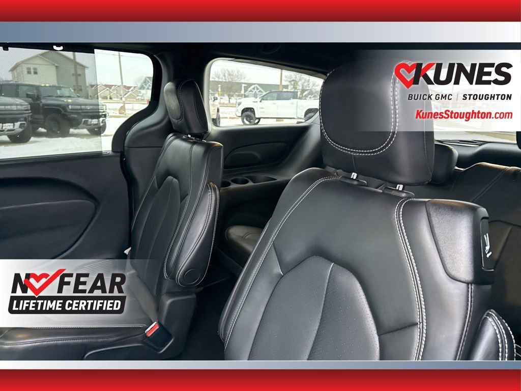 Used 2025 Chrysler Pacifica Select image 36