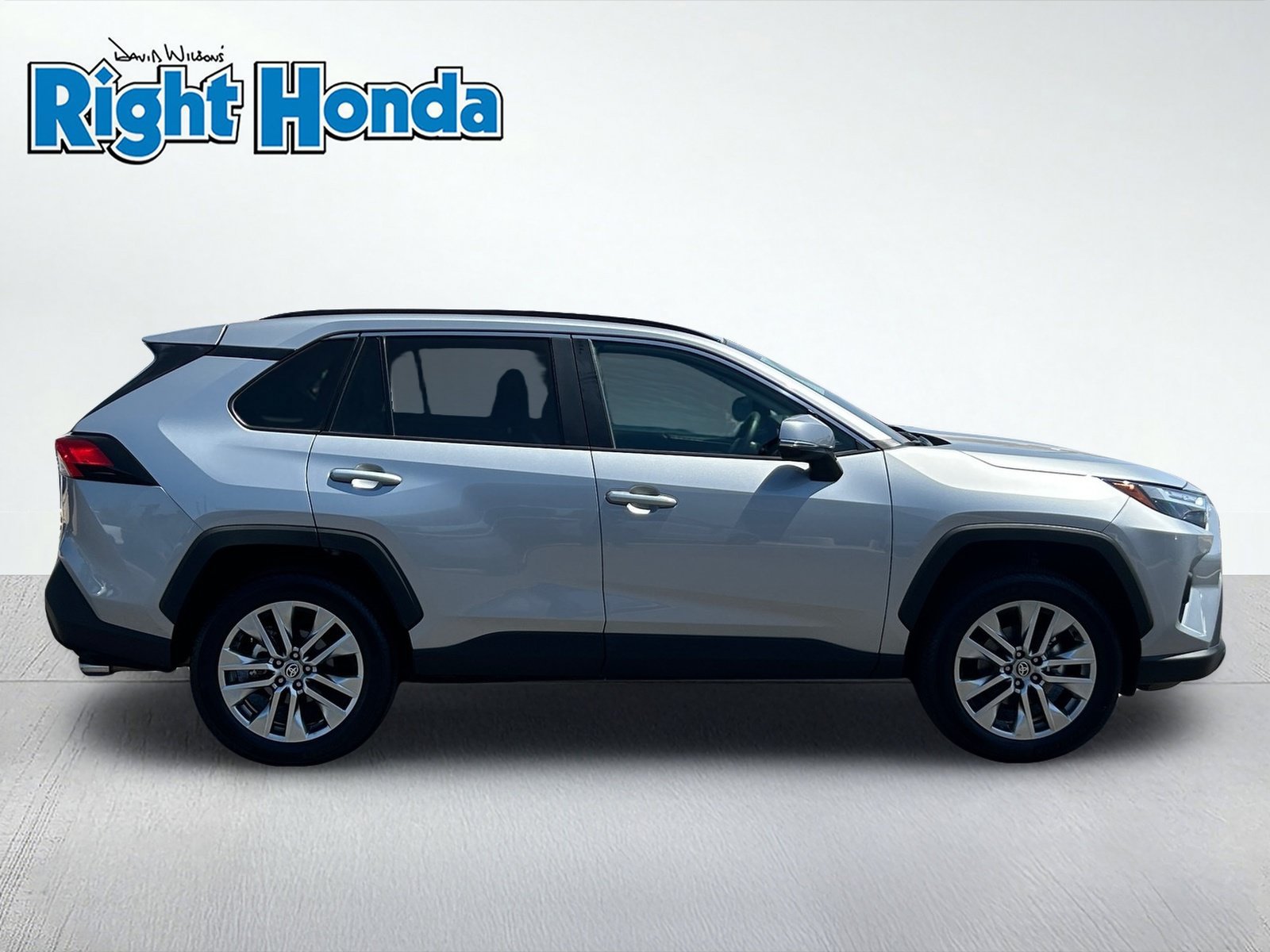Used 2025 Toyota RAV4 XLE Premium AWD/4WD image 7