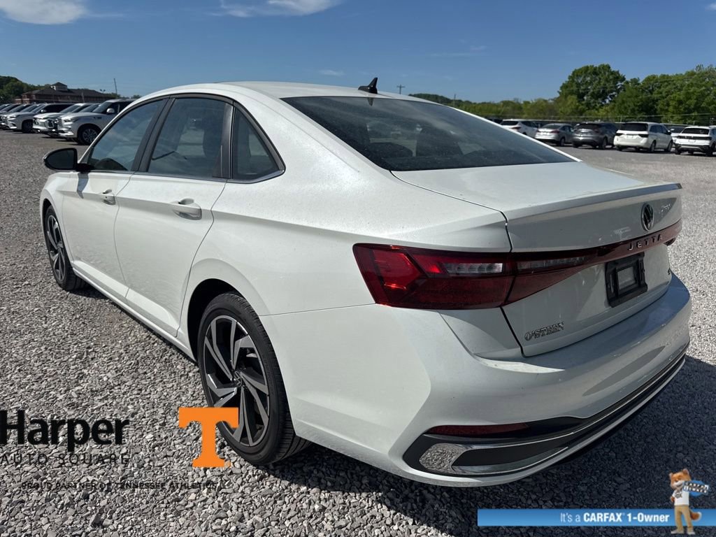 Used 2025 Volkswagen Jetta SEL image 3