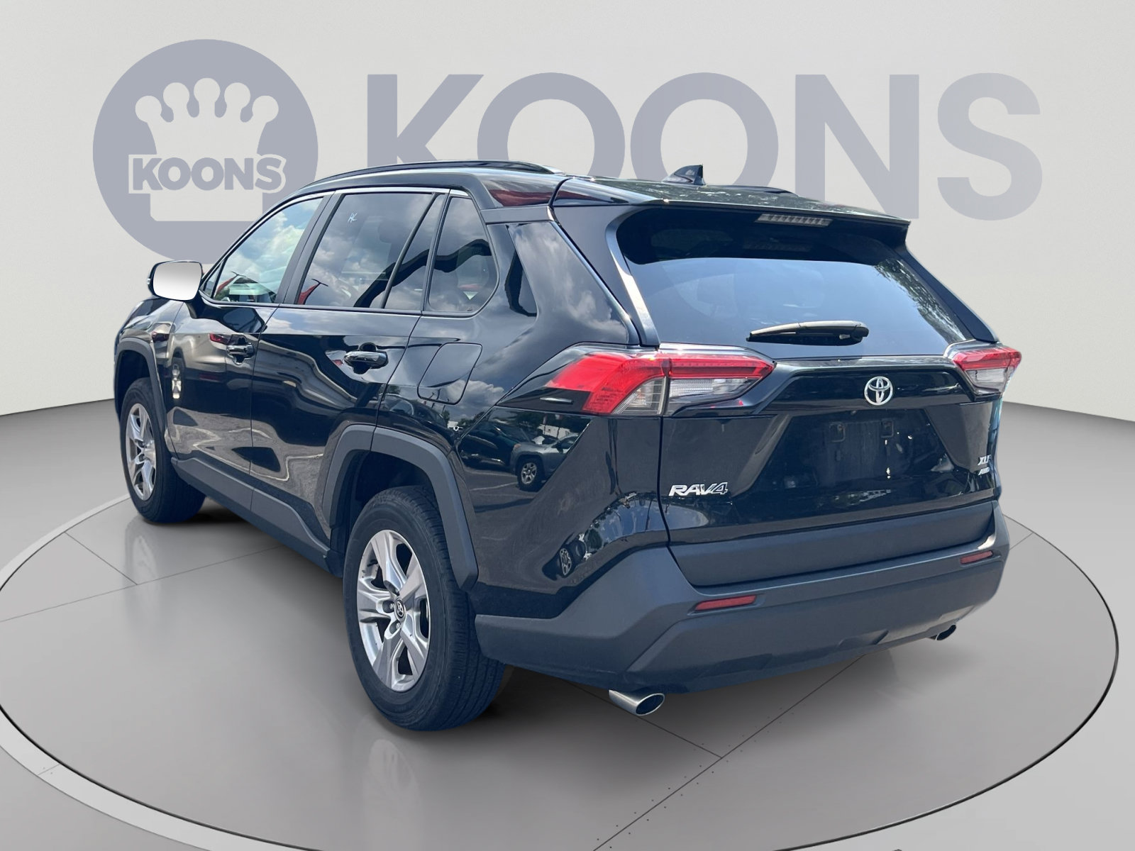 Used 2025 Toyota RAV4 XLE AWD/4WD image 4