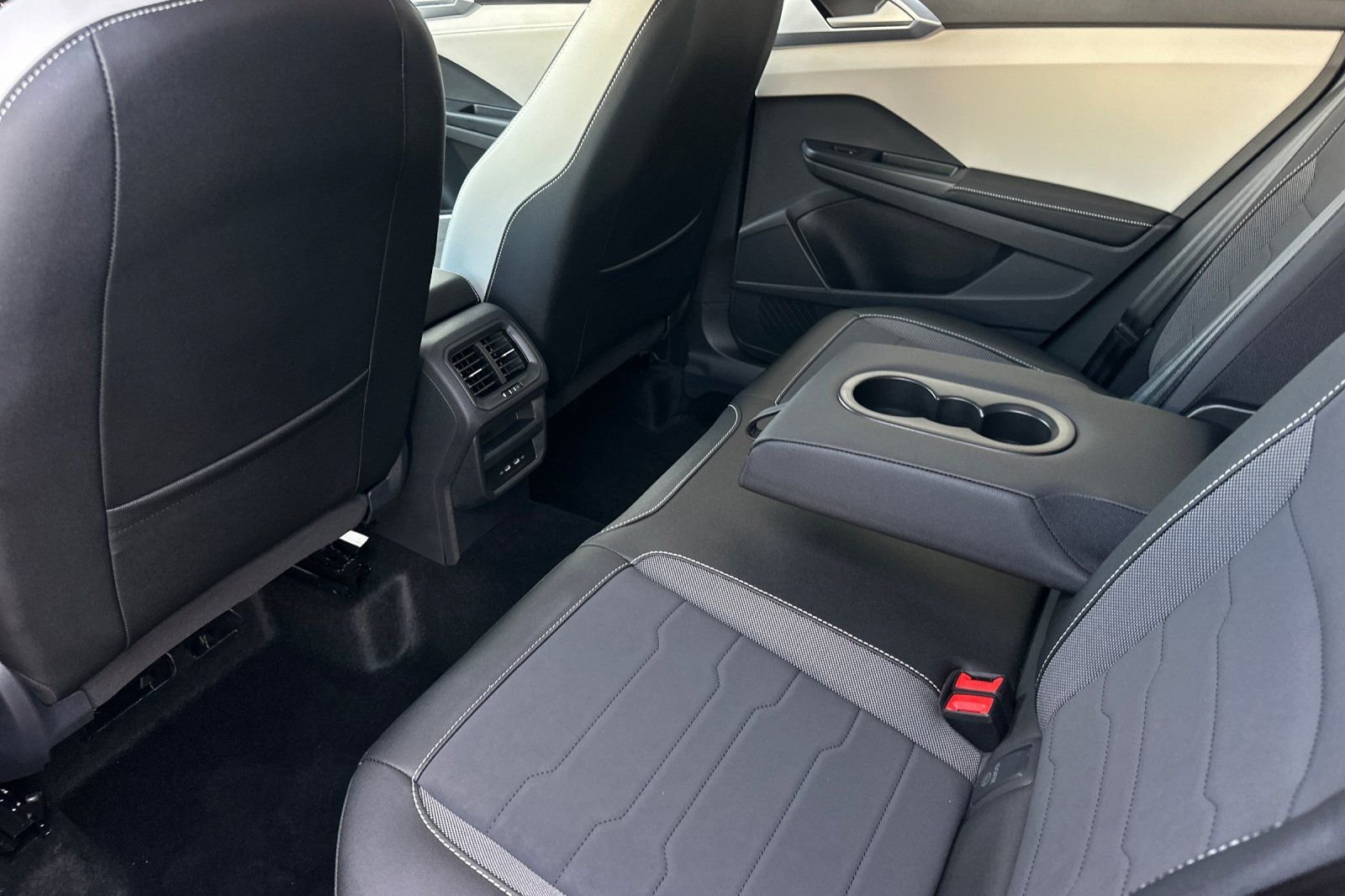 New 2026 Volkswagen Taos SE FWD image 12