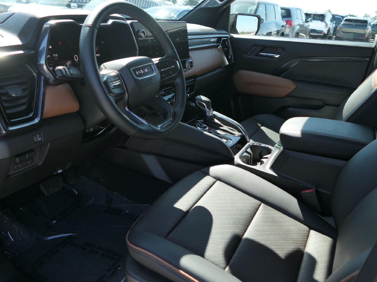 Used 2025 GMC Canyon AT4 w/ AT4 Premium Package AWD/4WD image 13