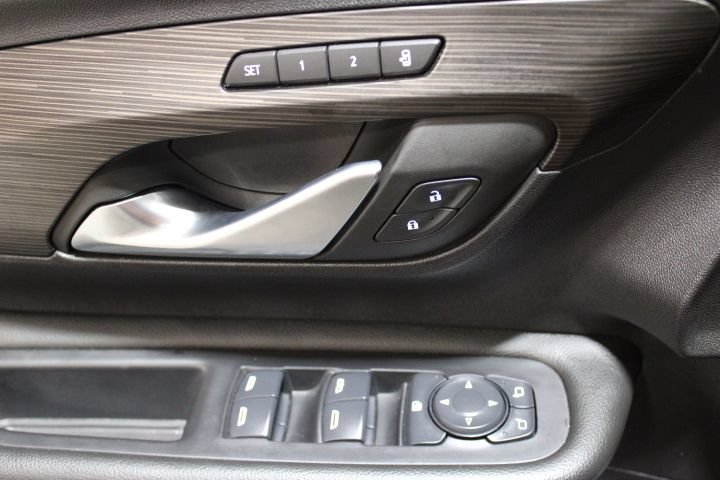 Used 2024 GMC Terrain SLT w/ Infotainment Package II AWD/4WD image 17