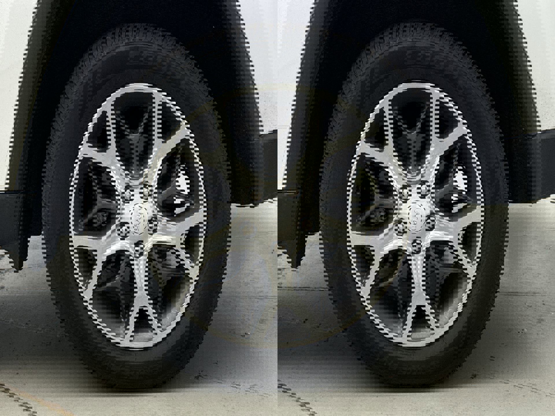 Used 2020 Jeep Grand Cherokee Limited w/ Premium Lighting Group image 12