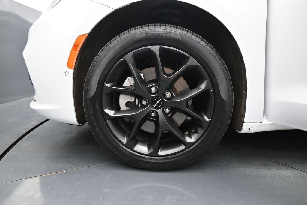 Used 2024 Chrysler Pacifica Limited w/ Uconnect Theater Family Group AWD/4WD image 36