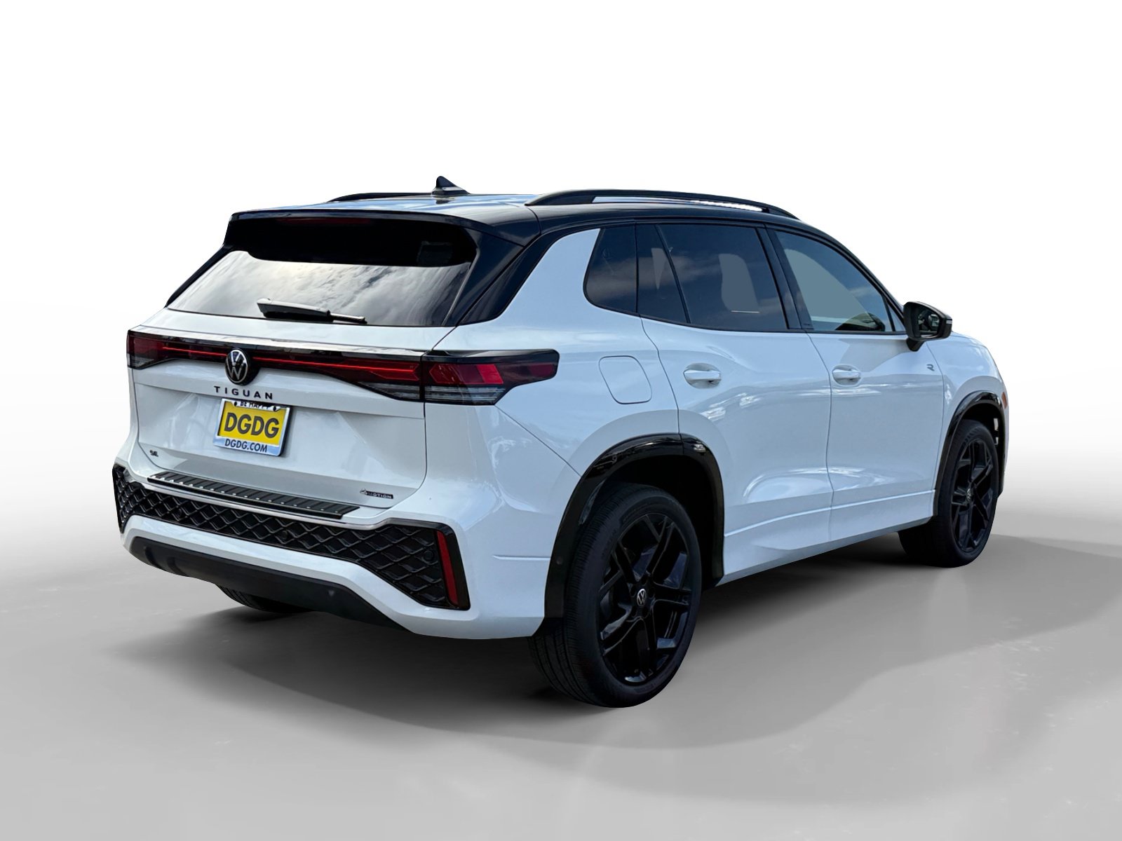 New 2026 Volkswagen Tiguan SE R-Line AWD/4WD image 5