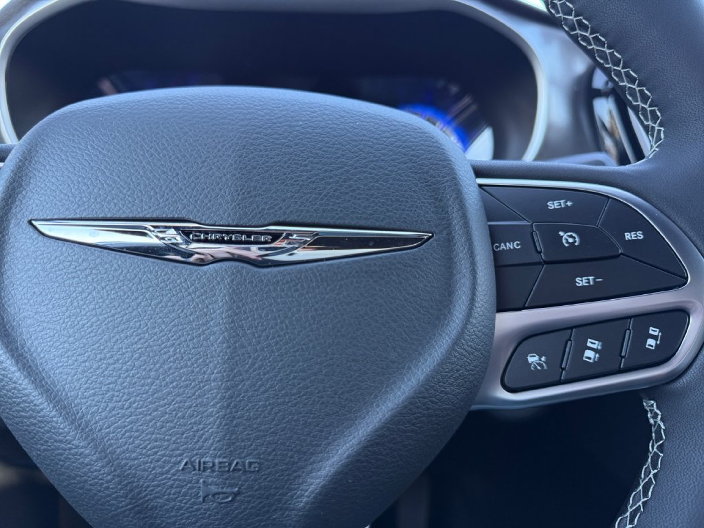 New 2026 Chrysler Pacifica Select AWD/4WD image 26