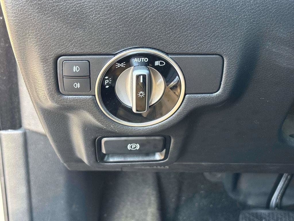 Used 2017 INFINITI QX30 Premium w/ Navigation Package image 16