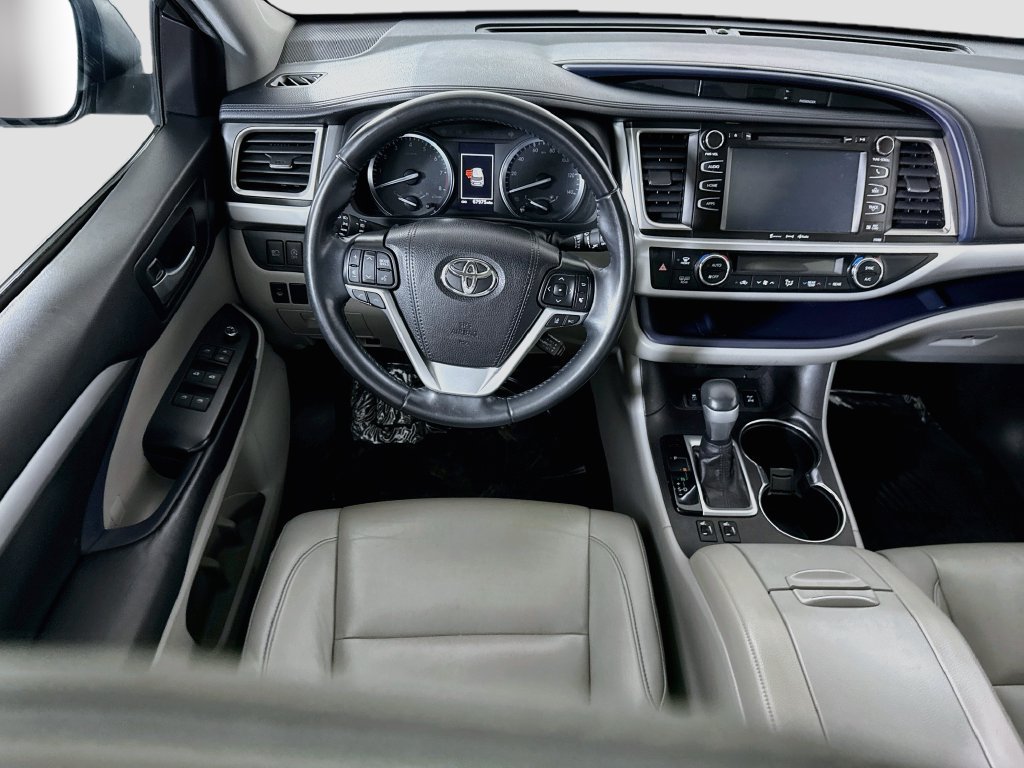 Certified 2019 Toyota Highlander XLE AWD/4WD image 4