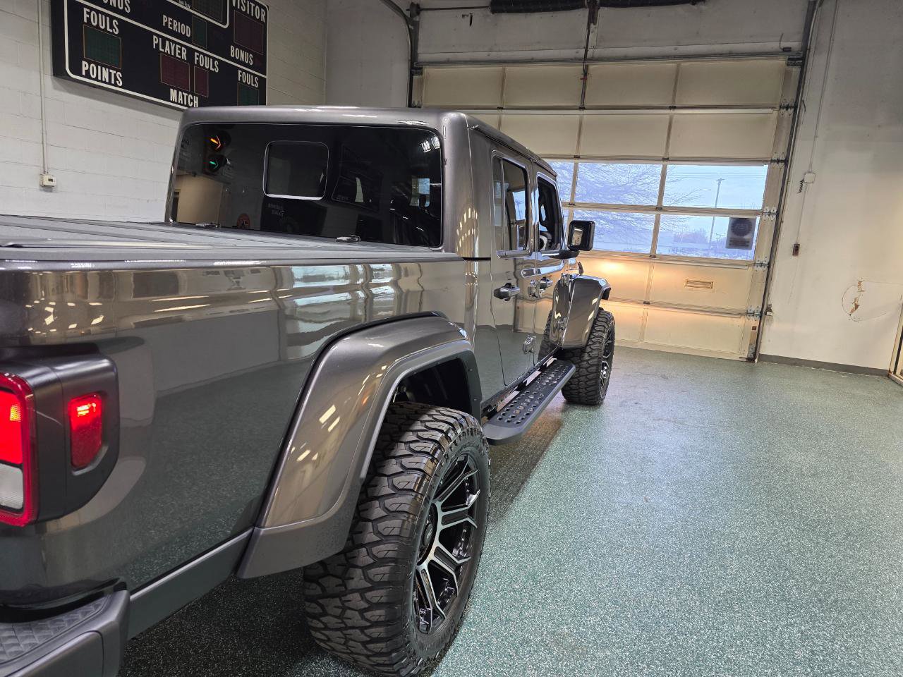 Used 2025 Jeep Gladiator Sport image 7