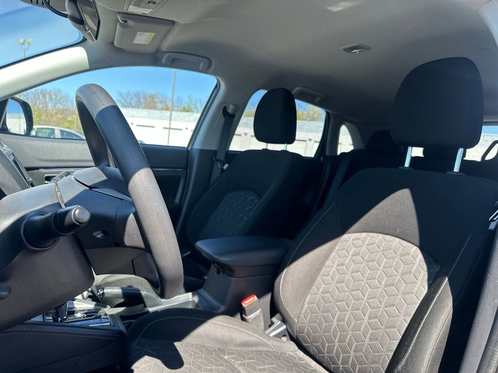 Used 2024 Mitsubishi Outlander Sport SE image 25