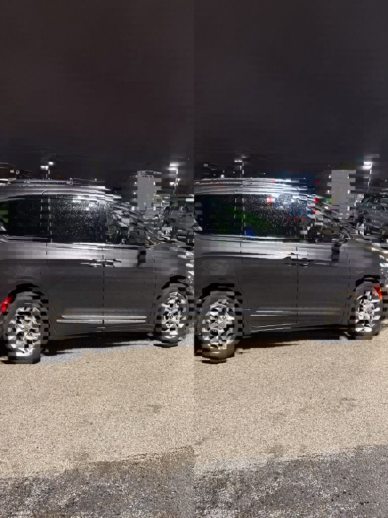 Used 2020 Chrysler Pacifica Touring-L Plus w/ Tire & Wheel Group image 6