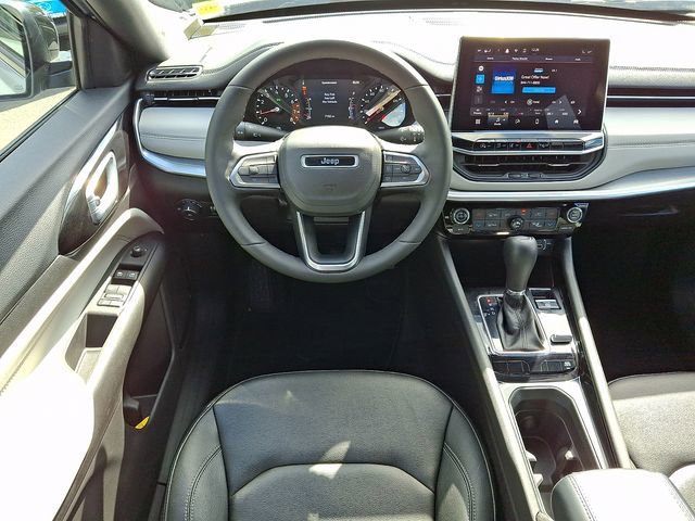 Used 2025 Jeep Compass Limited AWD/4WD image 11