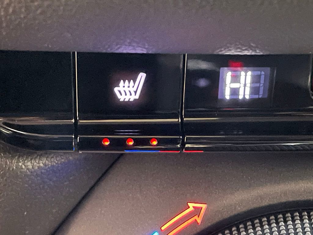 Used 2025 Chevrolet Blazer LT image 29