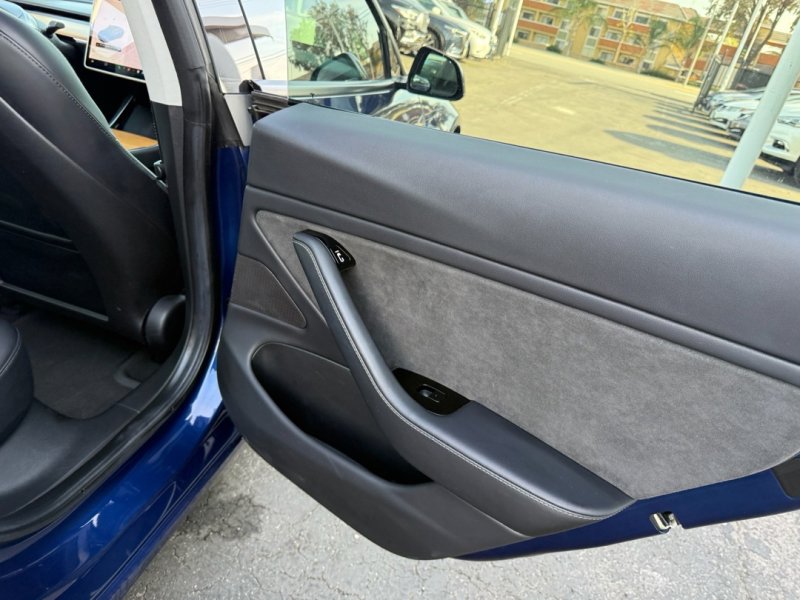 Used 2018 Tesla Model 3 Long Range image 23