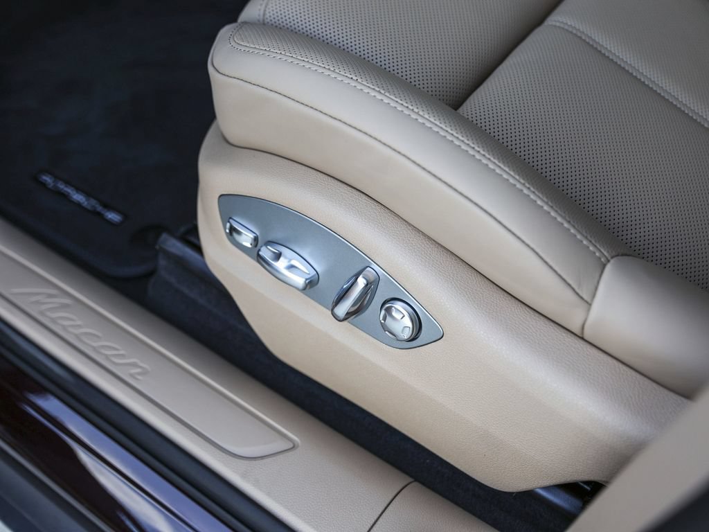 Certified 2026 Porsche Macan AWD/4WD image 15