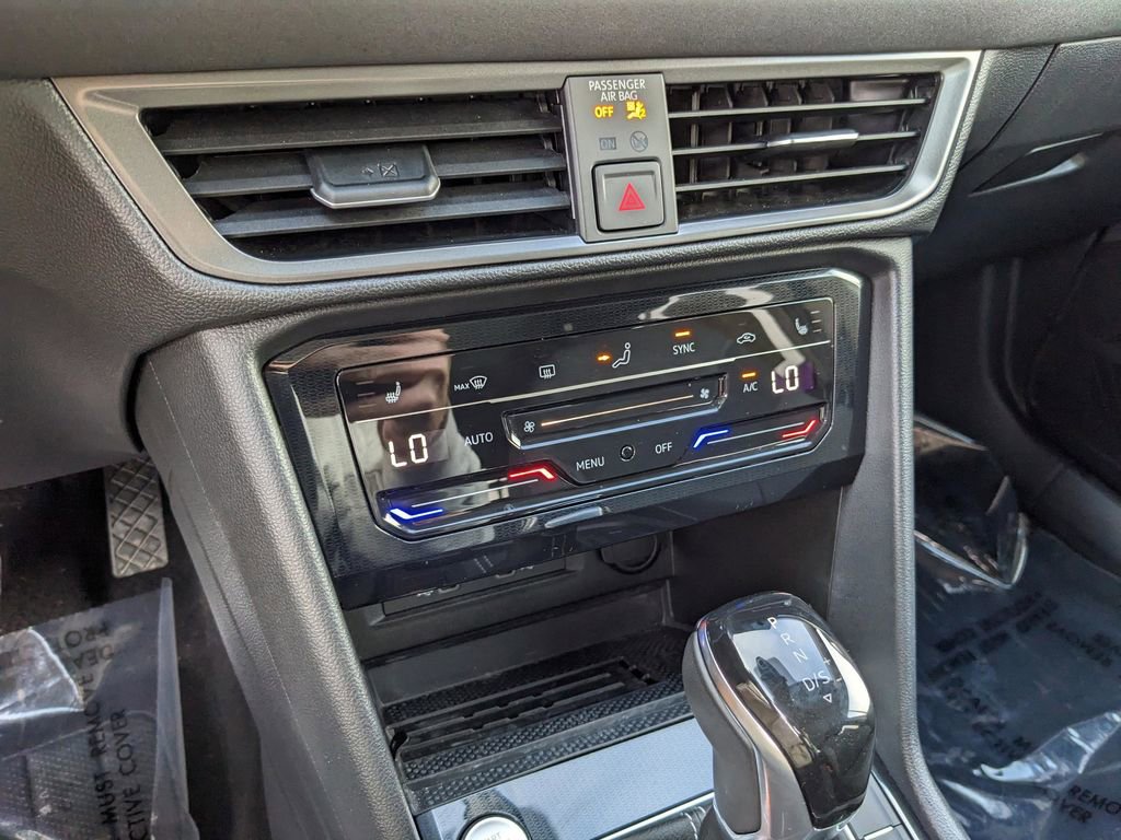 Certified 2025 Volkswagen Taos SE AWD/4WD image 25