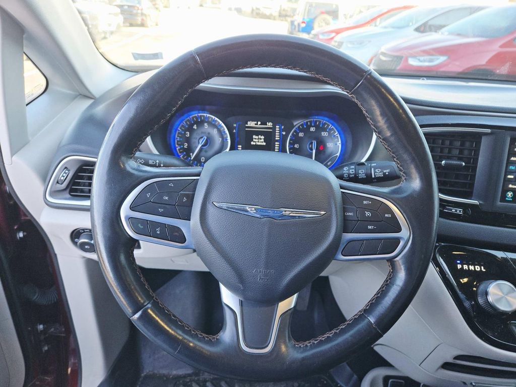 Used 2020 Chrysler Pacifica Touring-L image 20