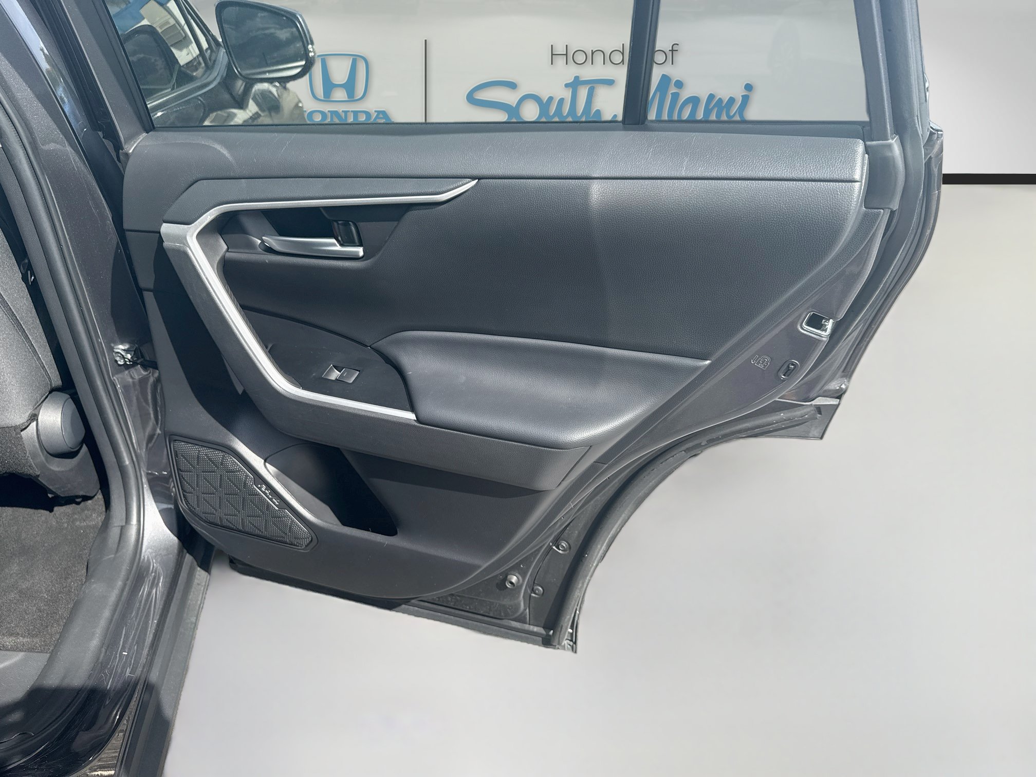 Used 2023 Toyota RAV4 XLE AWD/4WD image 30