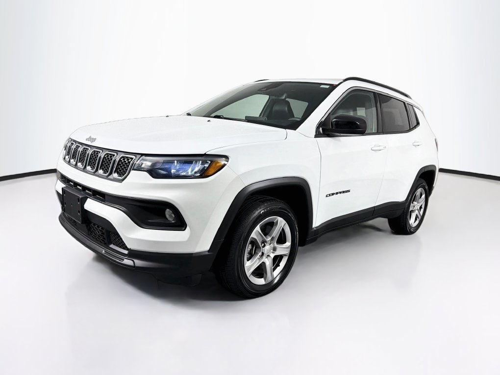 Used 2024 Jeep Compass Latitude AWD/4WD image 3