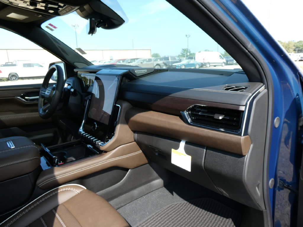 New 2026 GMC Yukon XL Denali Ultimate AWD/4WD image 12
