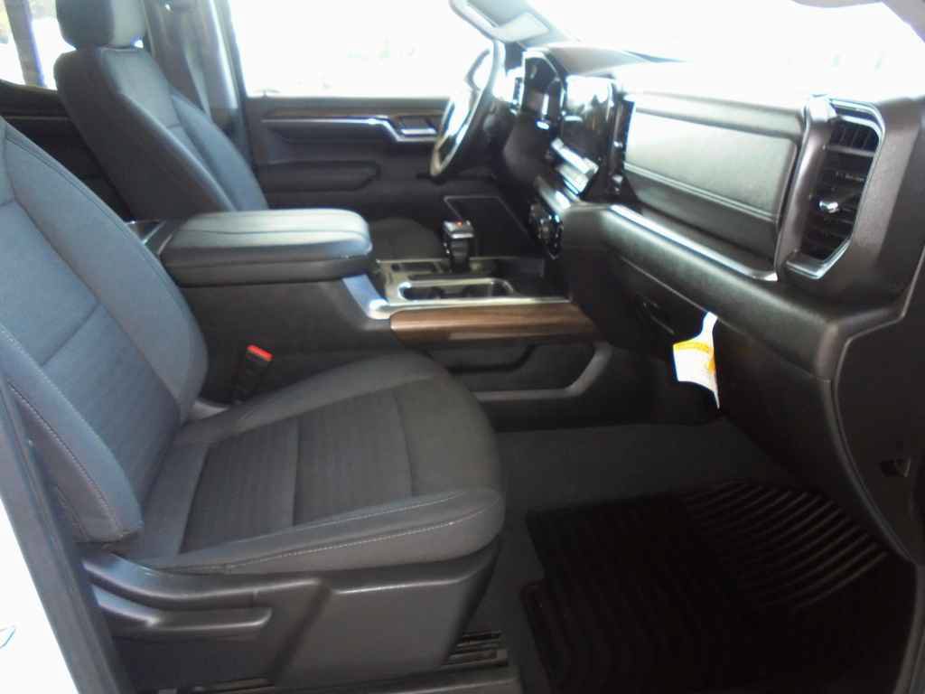 Used 2023 Chevrolet Silverado 1500 LT RWD image 8