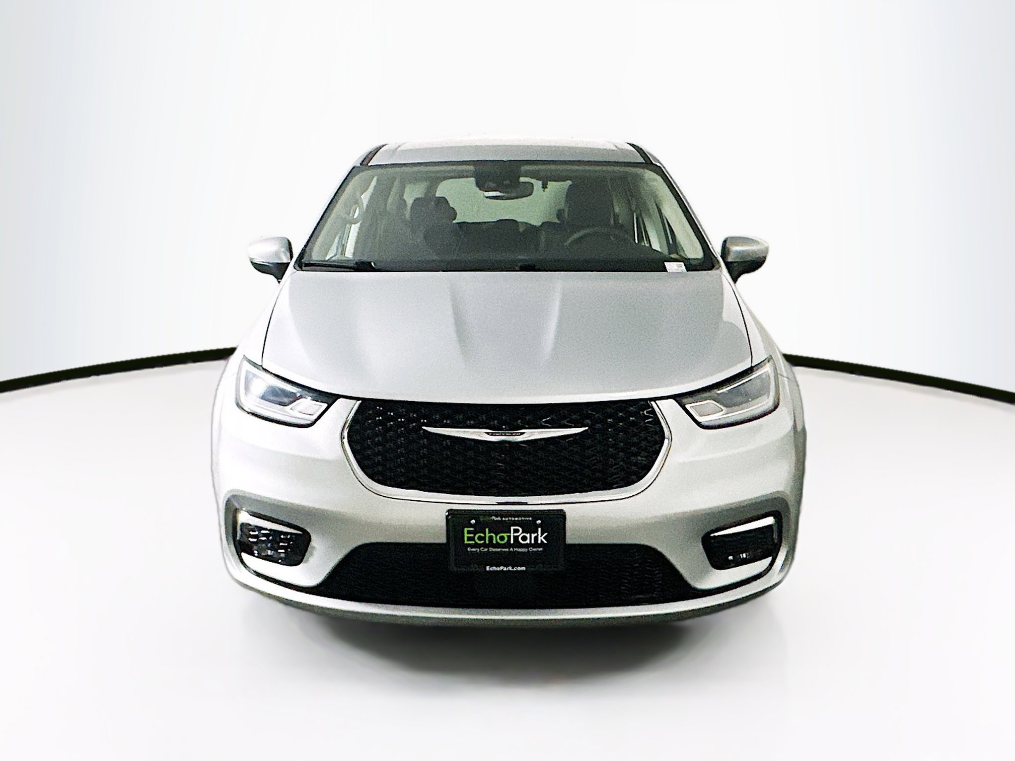 Used 2023 Chrysler Pacifica Touring-L image 2