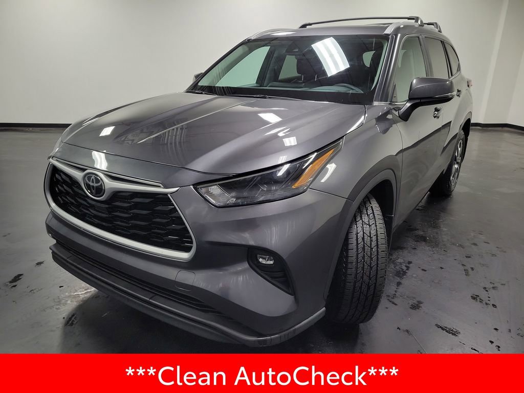 Used 2024 Toyota Highlander XLE image 4