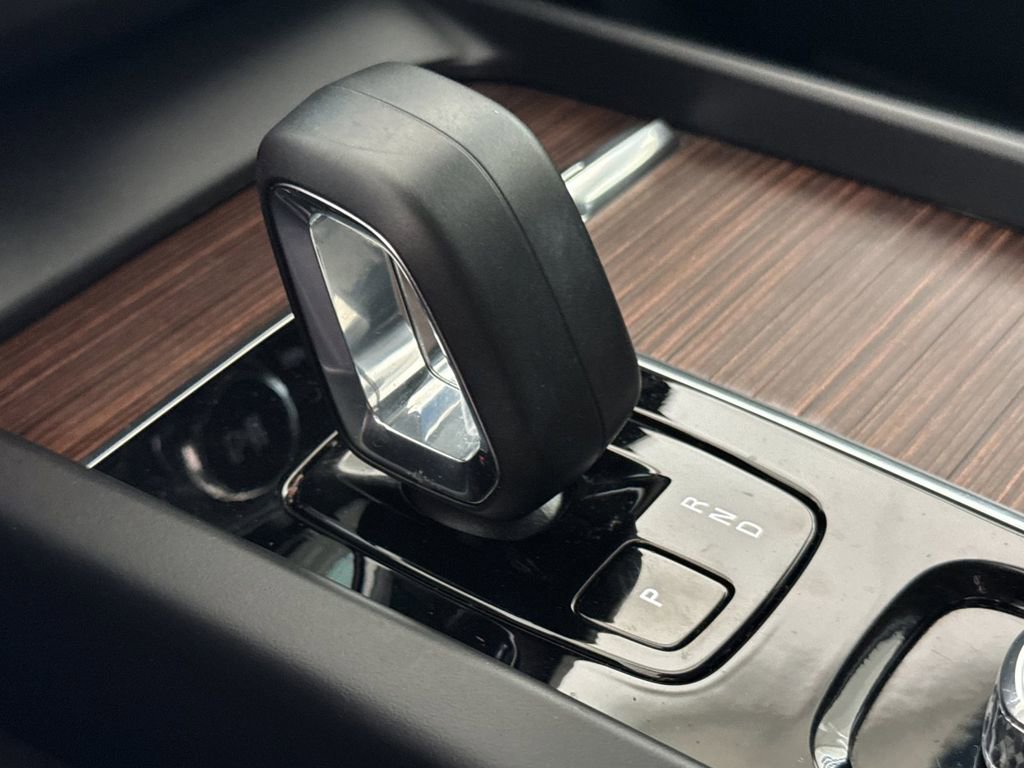 Certified 2023 Volvo XC60 B5 Plus w/ Climate Package FWD image 21
