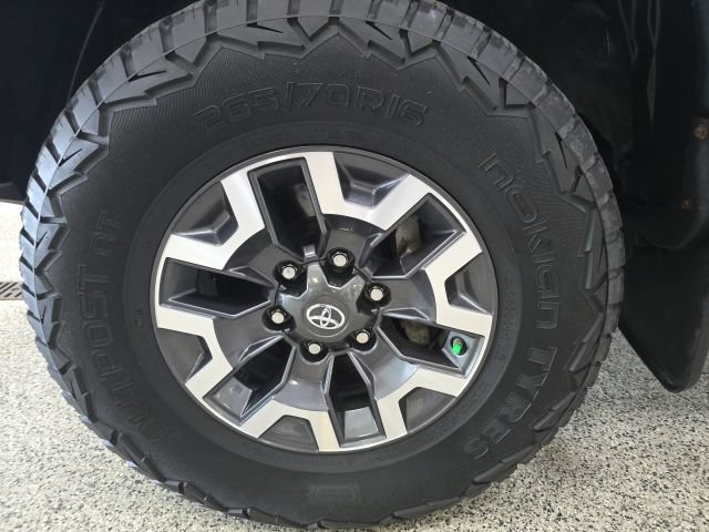 Used 2018 Toyota Tacoma TRD Off-Road AWD/4WD image 26