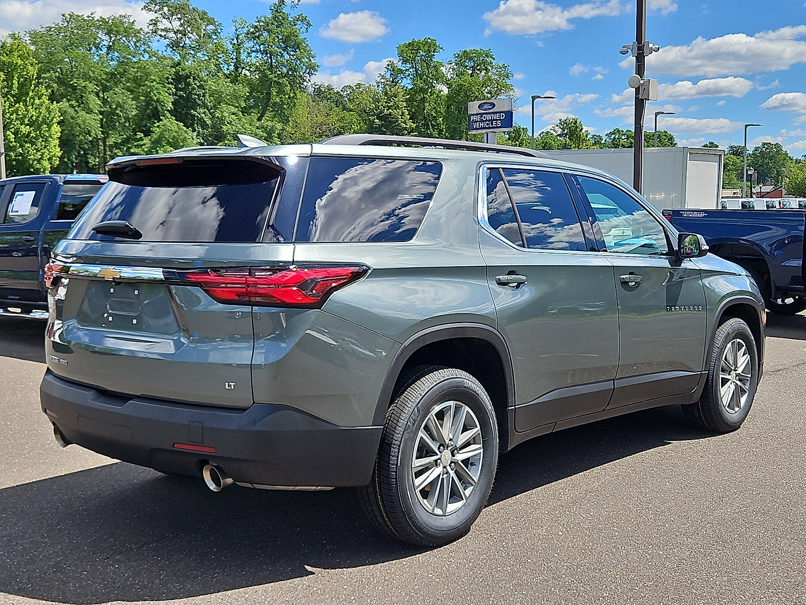 Used 2023 Chevrolet Traverse LT AWD/4WD image 6