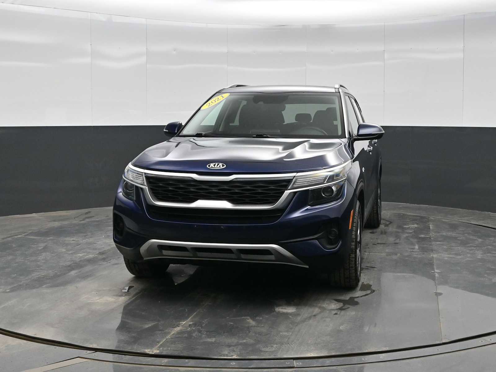 Used 2021 Kia Seltos EX image 3